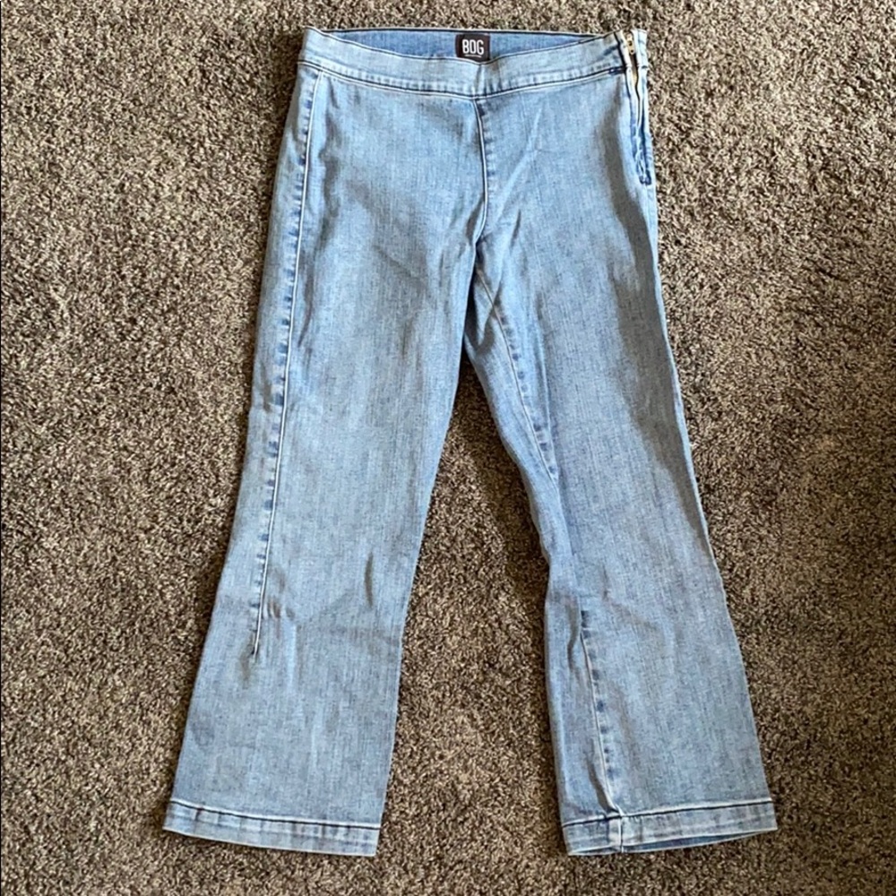 Cropped blue jeans